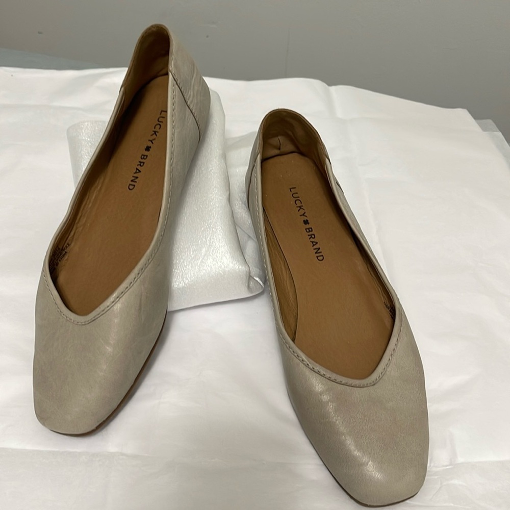 Lucky Brand Leather Ballet Flats size 8 in Dark/Beige